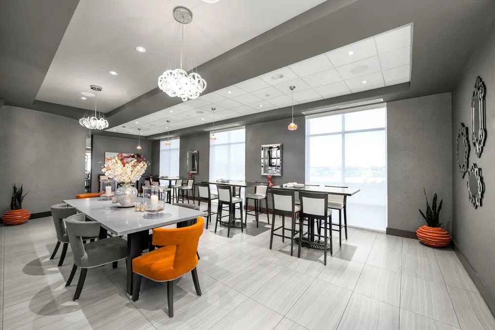J Bar Holiday Inn & Suites Davenport #15