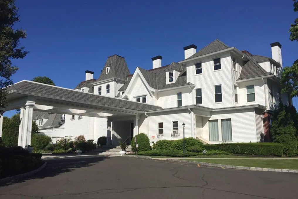 The Davenport Mansion on the Sound #20
