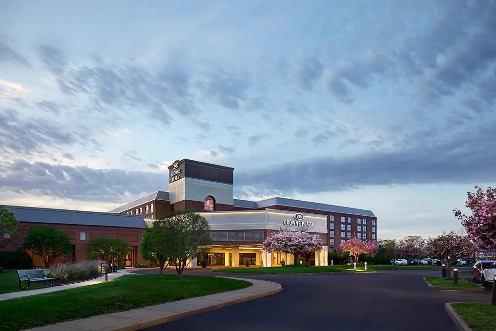 Crowne Plaza Hotel at the Crossings #7