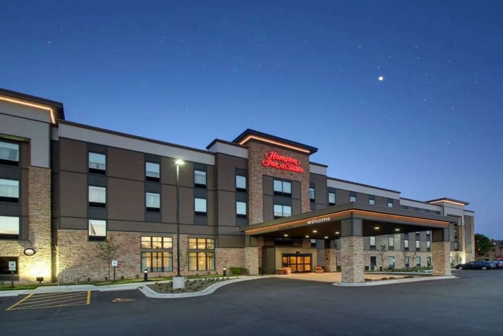 Hampton Inn & Suites Milwaukee West #7