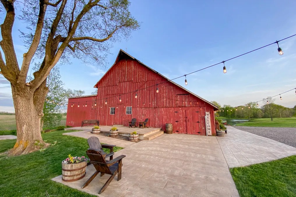 Tall Oaks Barn #1