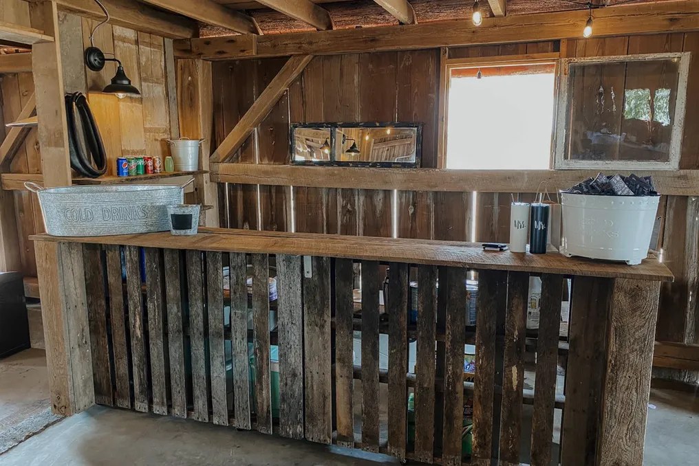 Tall Oaks Barn #18