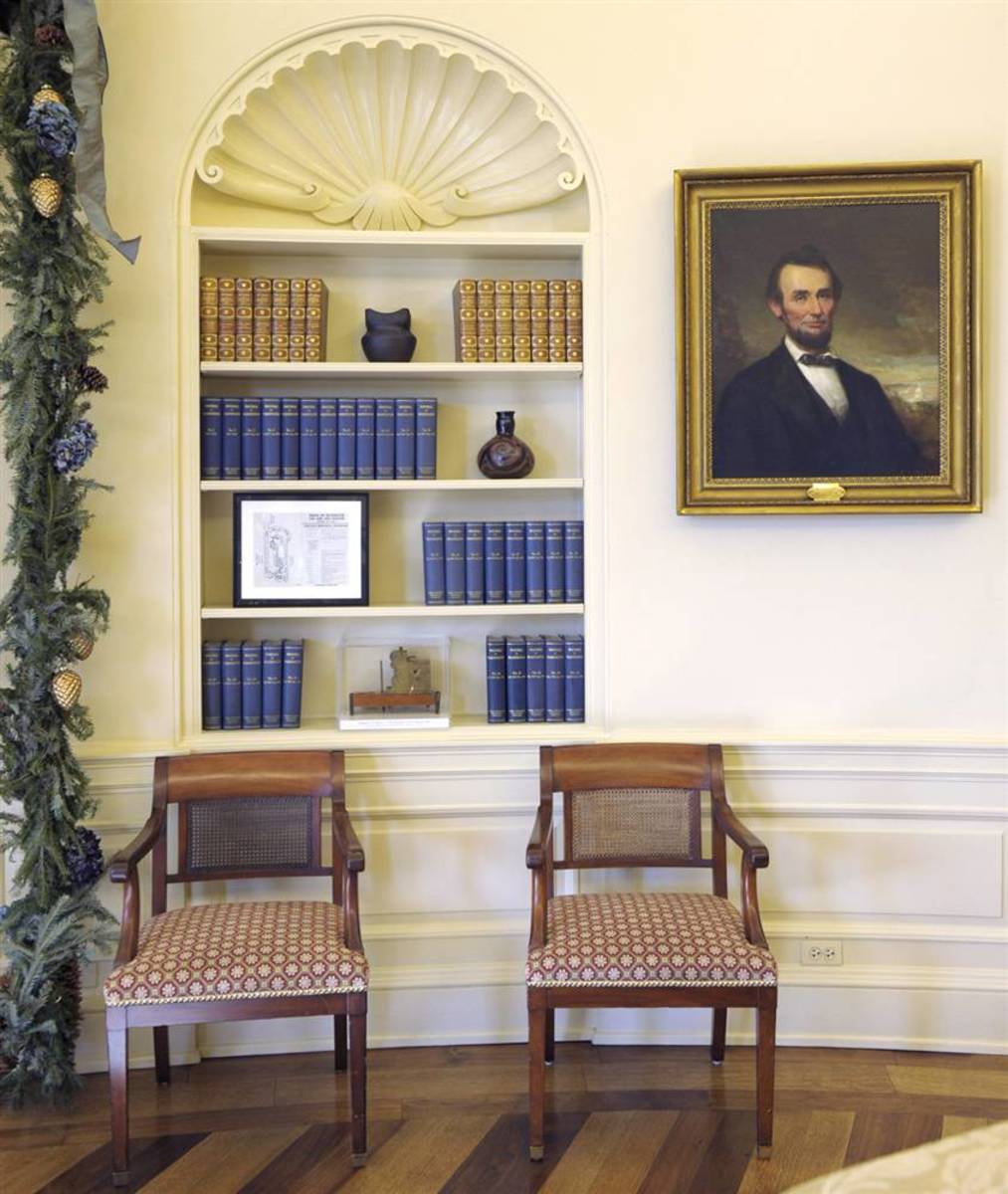 Picking the best chair for your home office or workspace isn't an easy task. In the George W. Bush Oval Office: Makeover and DÃ©cor