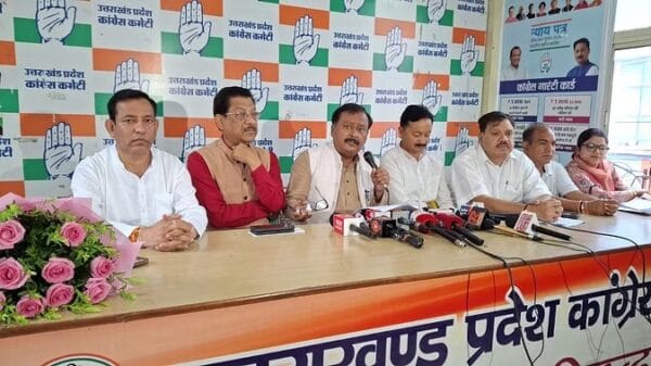   कांग्रेस प्रवक्ता सुरेंद्र राजपूत की प्रेसवार्ता में सरकार पर तीखा हमला, अडानी और अन्य उद्योगपतियों को बताया देश की अर्थव्यवस्था का खतरा