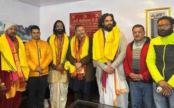 फिल्मी दुनिया के मशहूर चेहरों ने बदरीनाथ में किए भगवान के दर्शन