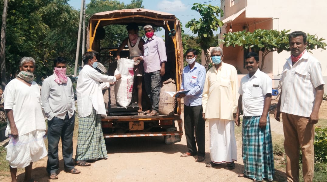 ಅಬ್ಬಿಗೇರಿ: ಕಠಿಣ ಲಾಕ್ಡೌನ್ ಮನೆ ಮನೆಗೆ ಪಡಿತರ