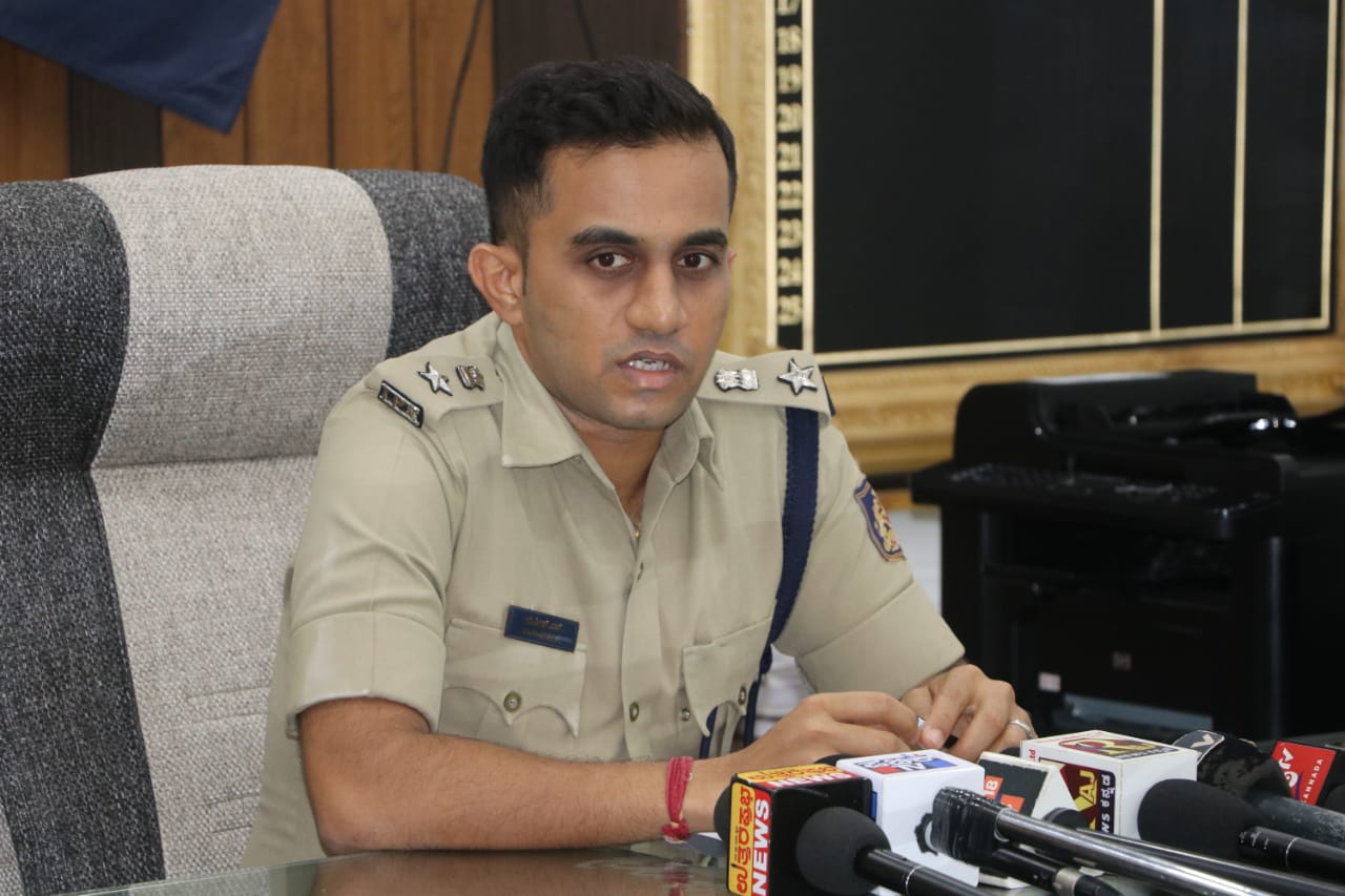 ಗದಗನಲ್ಲಿ ಎಸ್ಪಿ ಯತೀಶ್ ಎನ್ ಸಿಟಿ ರೌಂಡ್ಸ್