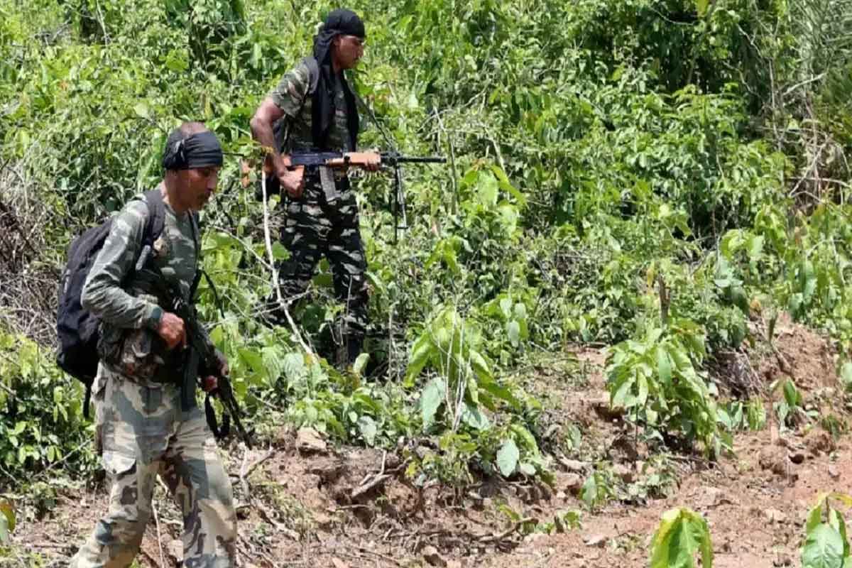 Maoists Killed | নিরাপত্তা বাহিনীর সঙ্গে ৮ ঘণ্টা সংঘর্ষ, মহারাষ্ট্রের গড়চিরোলি-নারায়ণপুর সীমান্তে নিকেশ ৪ মাওবাদী