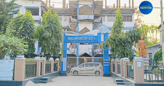 Malbazar | এখনও অধরা পুরকর্মী প্রসেনজিৎ, পুলিশের ভূমিকায় অসন্তুষ্ট মাল শহরবাসী 