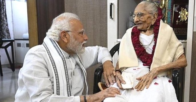 PM Modi | দীর্ঘ ৩ বছর পর মায়ের পিণ্ডদান! সন্তানের কর্তব্য নাকি রাজনীতি? মোদিকে প্রশ্ন বিরোধীদের