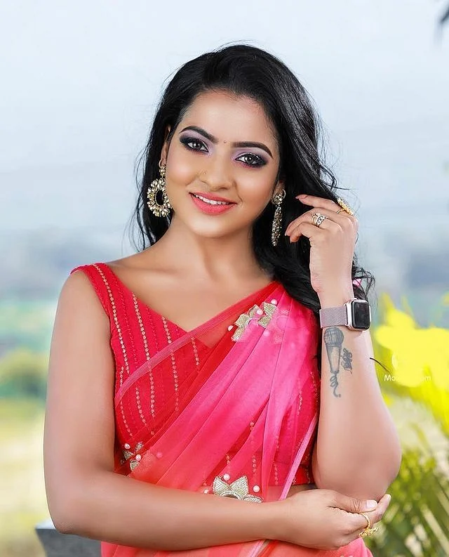 প্রেমিকের উপস্থিতিতে আত্মহত্যা চিত্রার