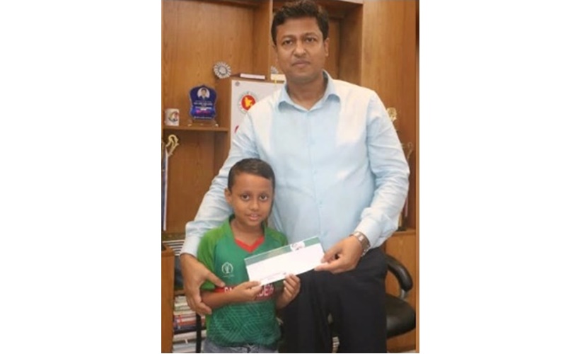 ক্ষুদে ক্রিকেটার সাদিদের দায়িত্ব নিলেন জেলা প্রশাসক