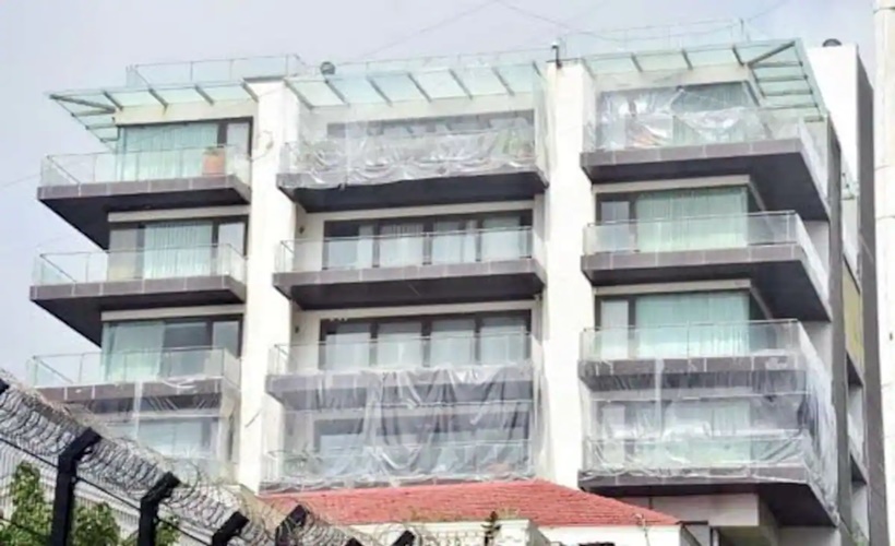শাহরুখের বাড়িতে এনসিবি’র তল্লাশি!