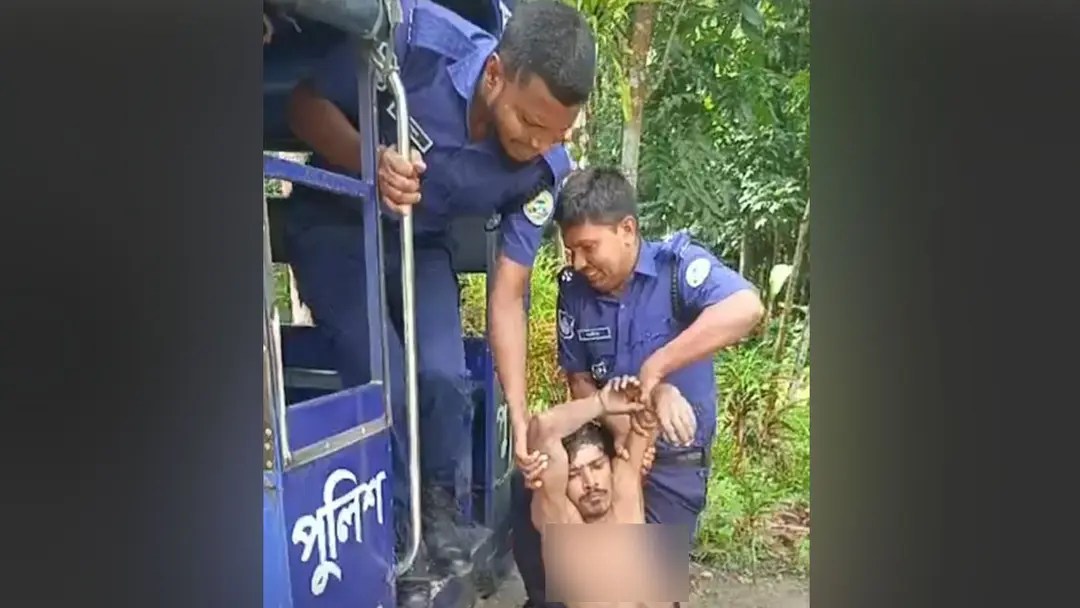 চুরি করতে গিয়ে গাছ থেকে পড়ে গেলেন চোর, উদ্ধার করতে ডাকলেন বাড়ির মালিককে