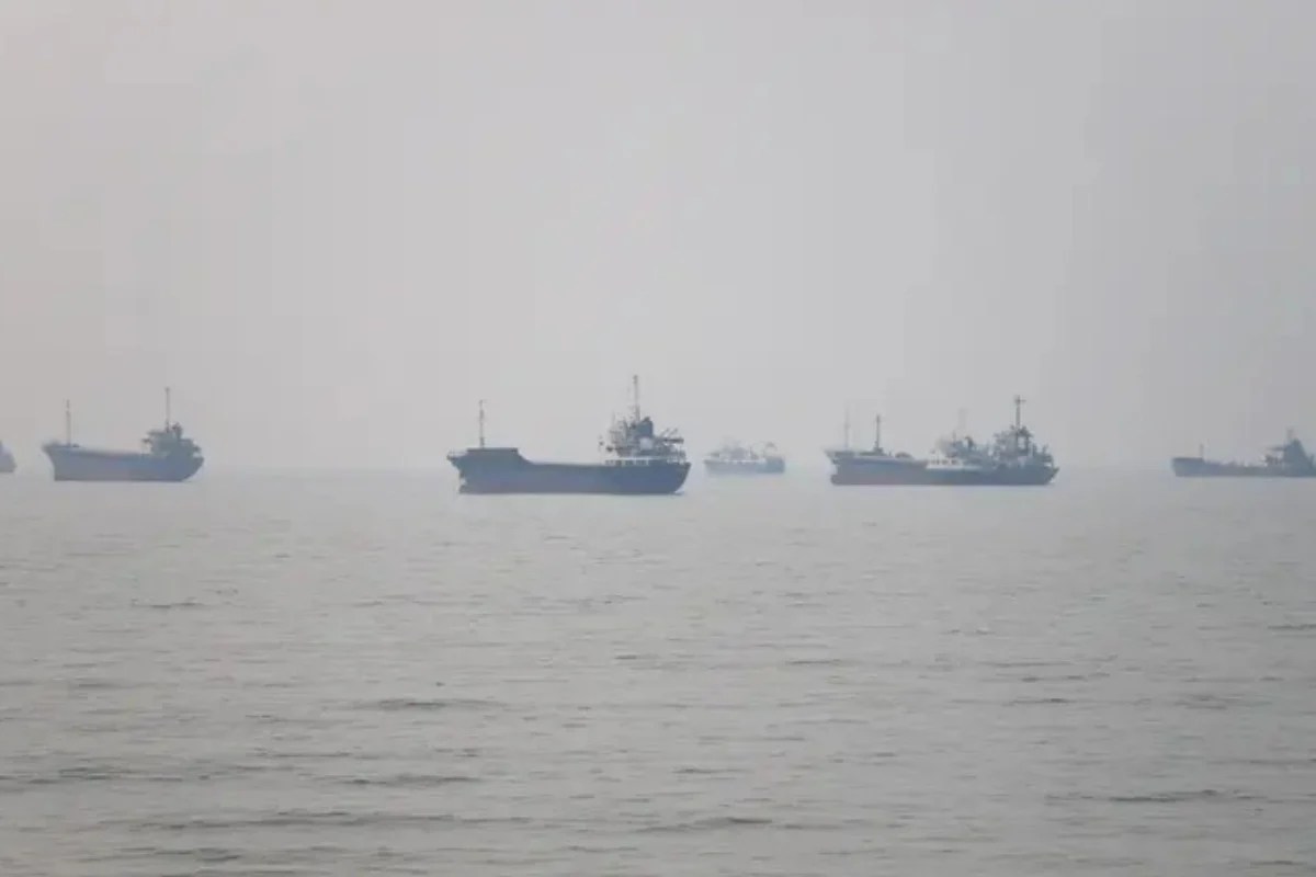 হরমুজ প্রণালির নিয়ন্ত্রণ হারাচ্ছে ইরান?