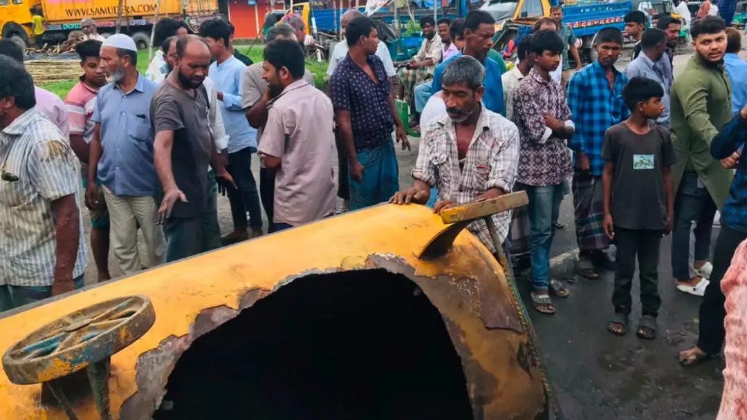 মীরসরাইয়ে বিকট শব্দে ভলকানাইজিং ট্যাংক বিস্ফোরণ, আহত ২