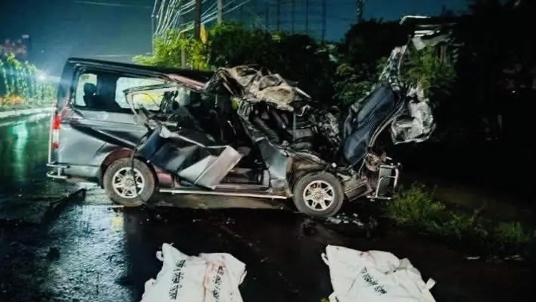 কর্ণফুলীতে কাভার্ডভ্যান-মাইক্রোবাস সংঘর্ষে নিহত ৩