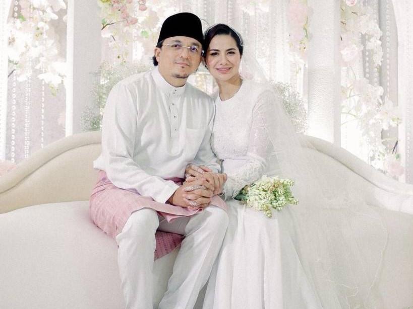 Malah laporan dari negara sebarang, indonesia juga heboh mendakwa noor nabila dan engku emran sudah pun bercerai. Noor Nabila Padam Gambar Bersama Engku Emran Di Instagram Netizen Mula Spekulasi Hubungan Mereka Sedang Utusantv