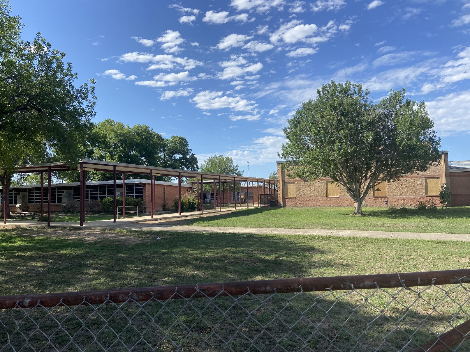 Robb Elementary School Area Map And Campus Pictures Uvalde Hesperian Betweenrf 