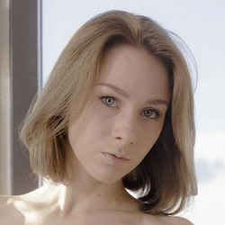Daniela C