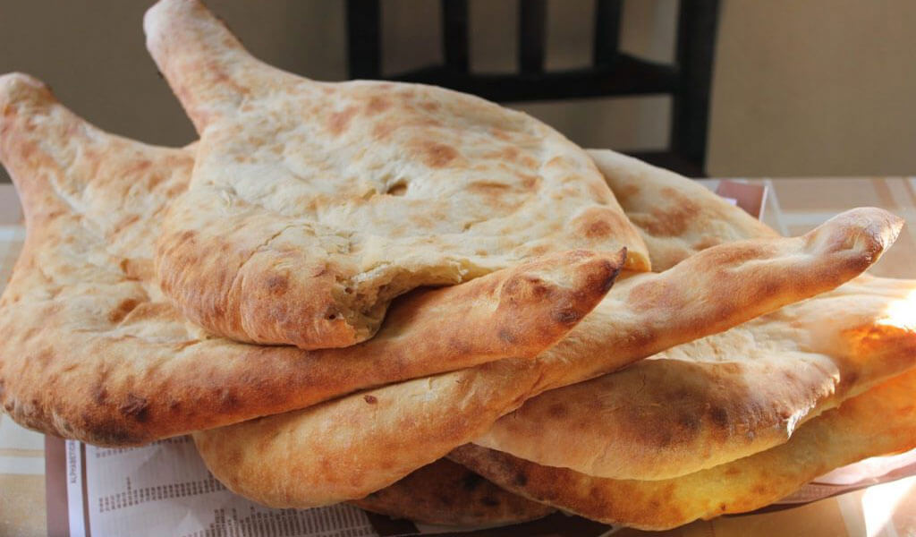 Есть несколько версий приготовления хачапури , которые зависят от региона. 30 Blyud Gruzinskoj Kuhni Kotorye Obyazatelno Nuzhno Poprobovat