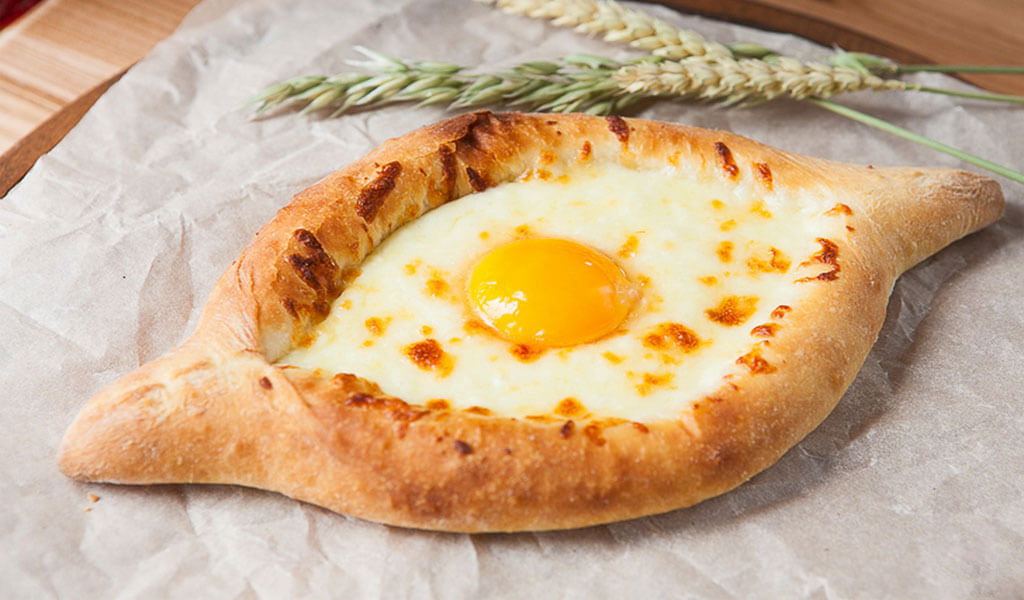 Хачапури и сациви, чахохбили и ткемали, лобио и харчо — нам известны и названия грузинских блюд, и то, что под ними подразумевается. 30 Blyud Gruzinskoj Kuhni Kotorye Obyazatelno Nuzhno Poprobovat