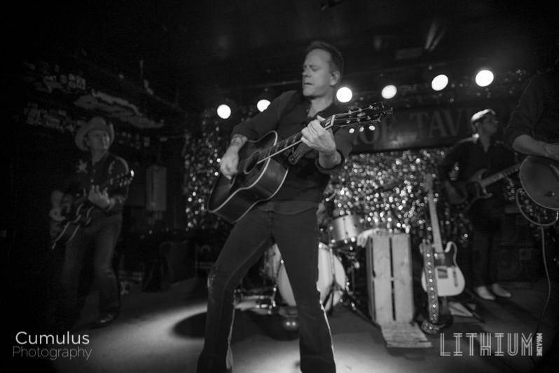 Kiefer Sutherland-2