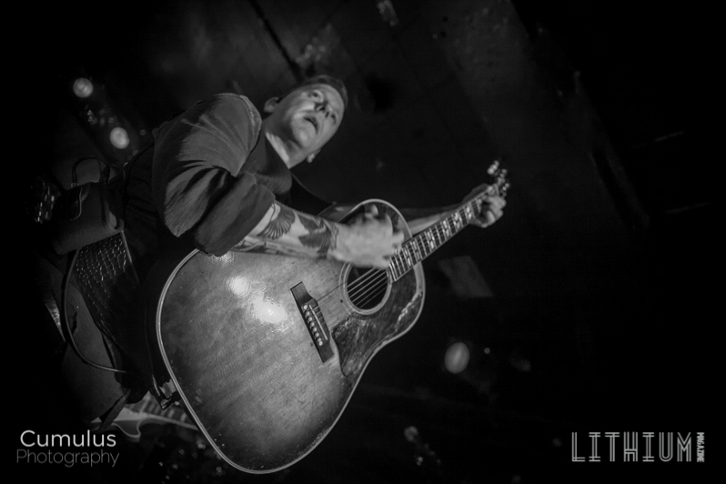 Kiefer Sutherland-3