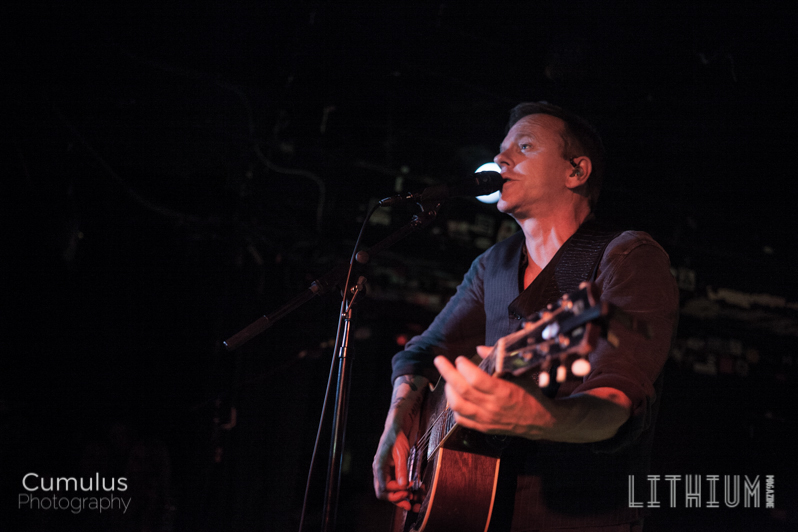 Kiefer Sutherland-4