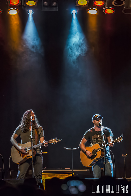 Tim Hicks - Bright Lights Big Country