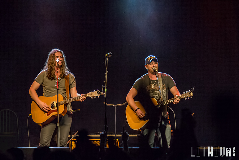 Tim Hicks - Bright Lights Big Country