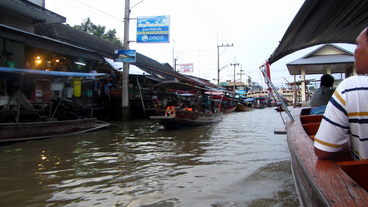 Zurück in Amphawa