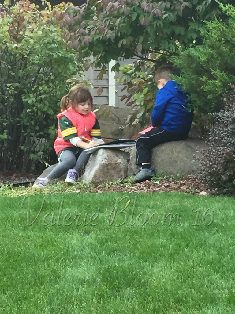 Kiddos joining me for some En Plein Air sketches- starting 'em young ;)