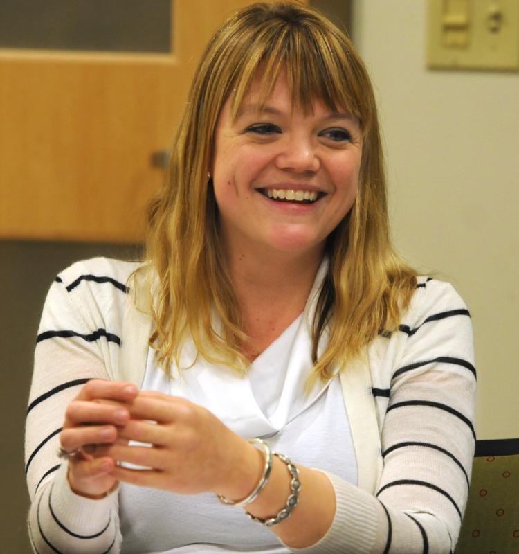 CAROL LOLLIS Maggie Baumer leading a group. - CAROL LOLLIS | DAILY HAMPSHIRE GAZETTE