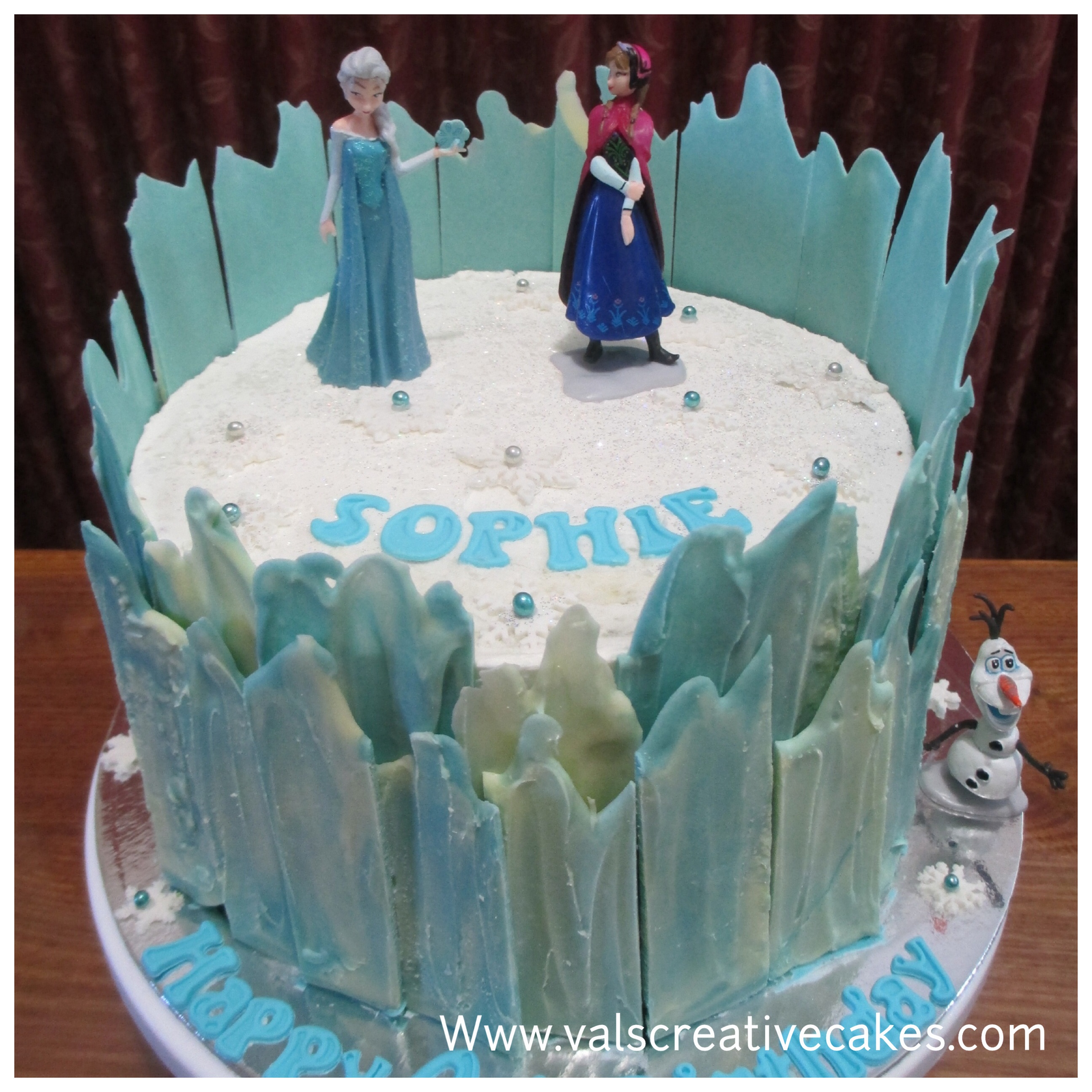 Frozen cake with chocolate shards