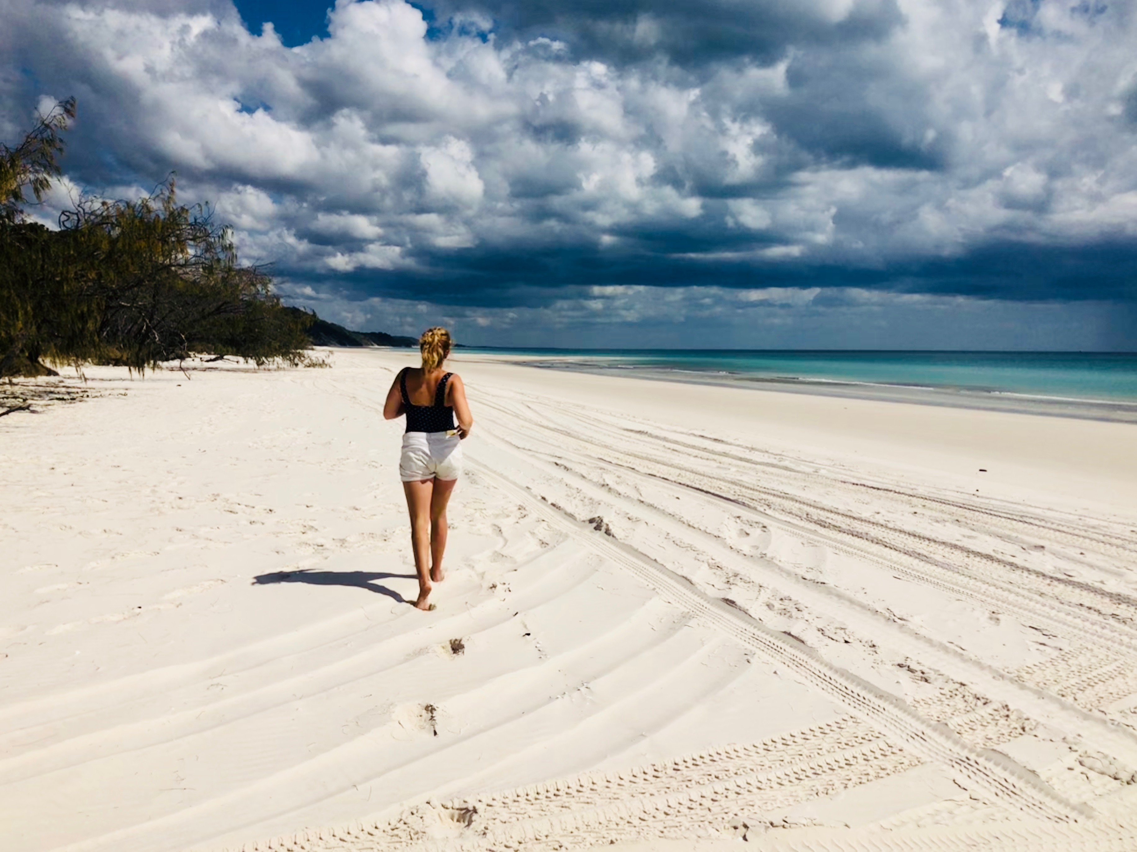 The open plan and spacious alfresco area is perfect for socialising with friends . Whale Watching Fraser Island From Hervey Bay With Tasman Ventures Val The Backpacker