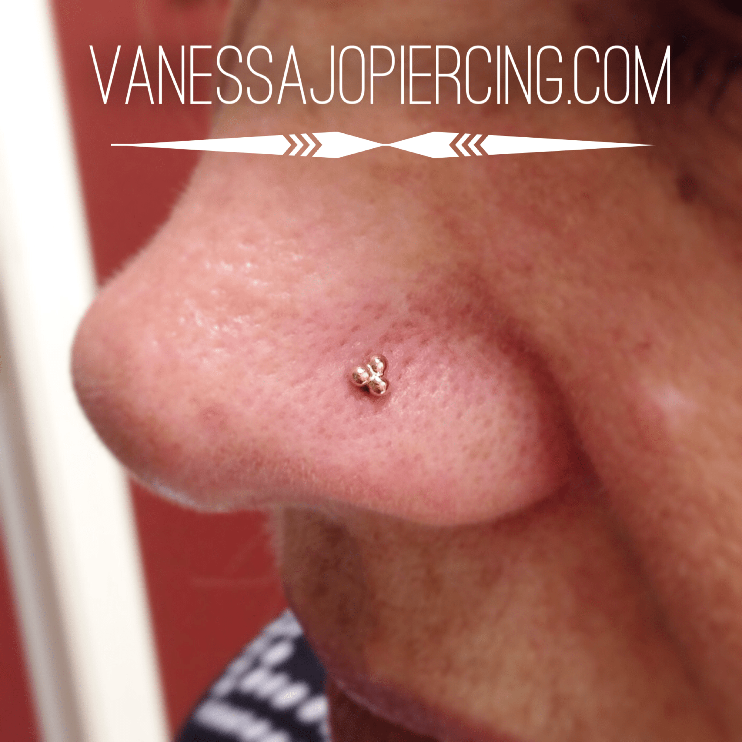 Nostril piercing with yellow gold tri-bead cluster