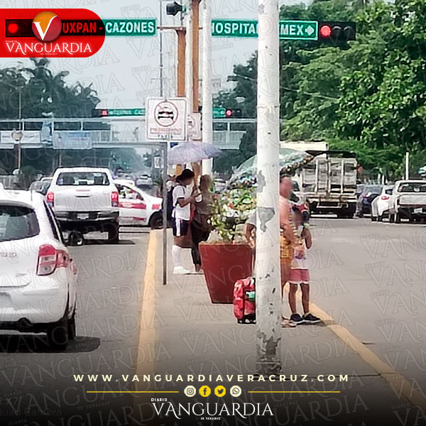 Padres protestan por riesgo a sus hijos en escuelas ante ola de calor, en Poza Rica 2