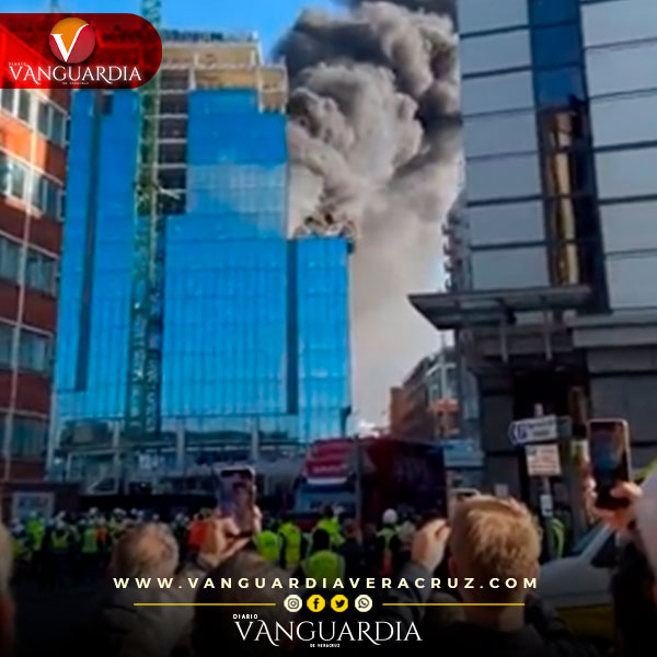 Arde edificio de gran altura, en Reino Unido 3
