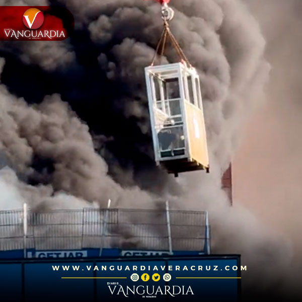 Arde edificio de gran altura, en Reino Unido 6