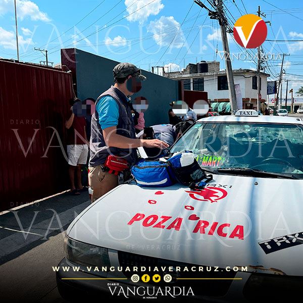 Pasajera lesionada en choque de taxis, en Poza Rica