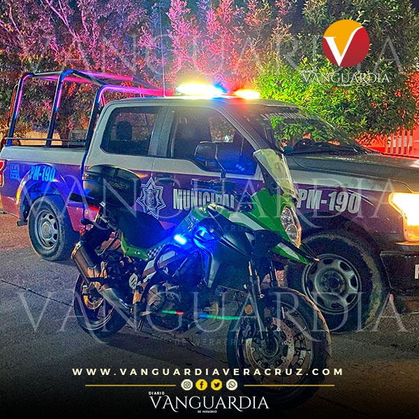 ¡Dos lesionados en moto vs. camioneta en el fraccionamiento Mangos I, de Poza Rica!