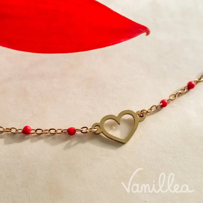 Bracelet coeur doré en acier inoxydable avec détails rouges