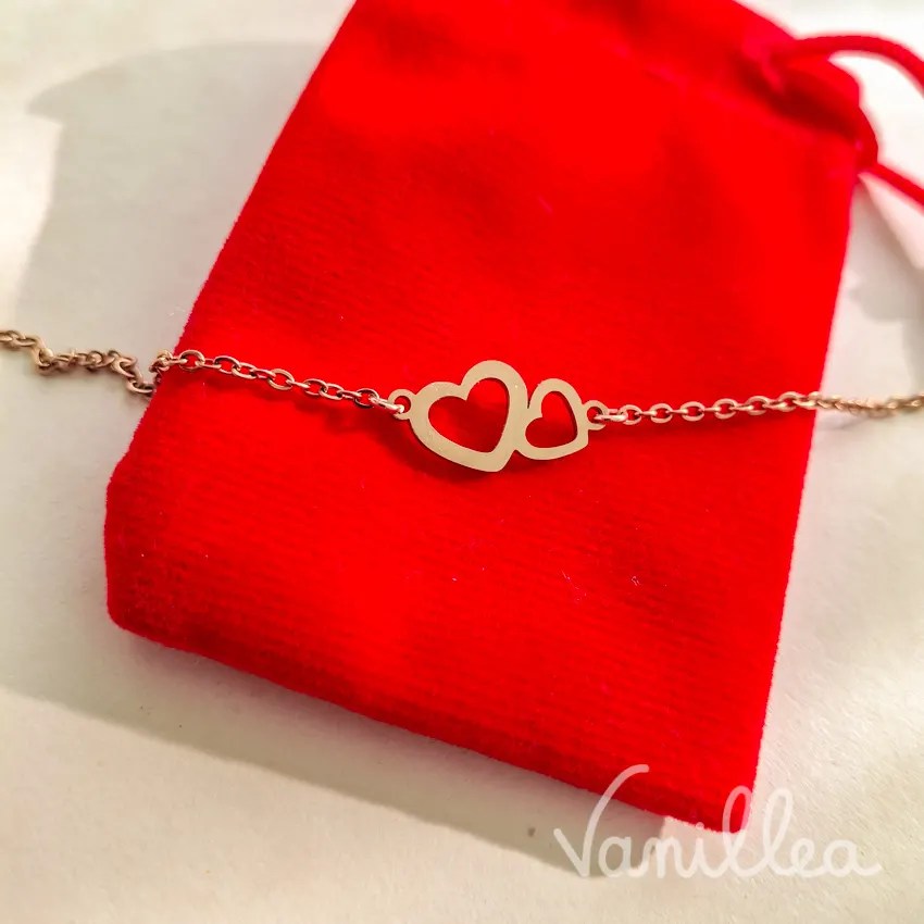 Détail deux cœurs ajourés bracelet doré