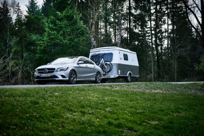 Towing with a passenger in a caravan