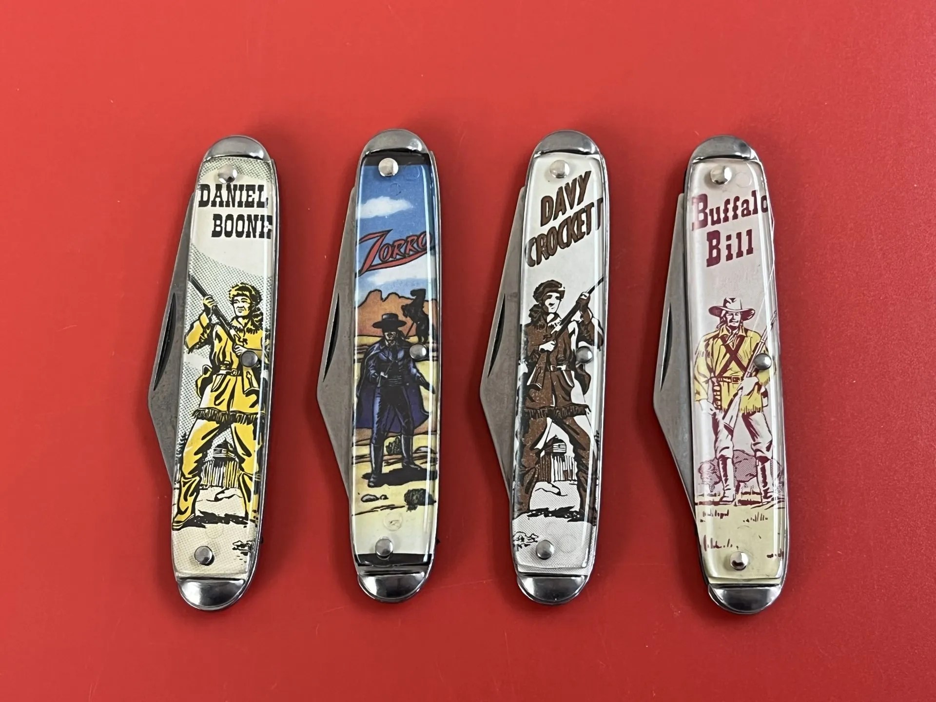 Lot 89: Four Vintage Novelty Knife Co. USA Pocket Knives - Van