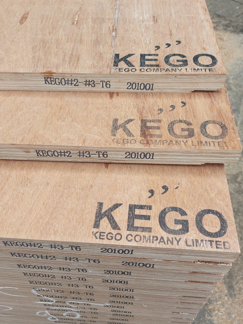 Read more about the article Làm sao để chọn lựa được loại sàn Container bằng Plywood tốt?
