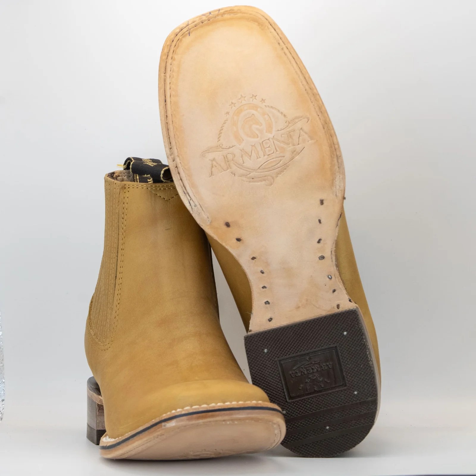 BOTIN ARMENTA CUADRADO CON SUELA DE CUERO ATANADO MIEL