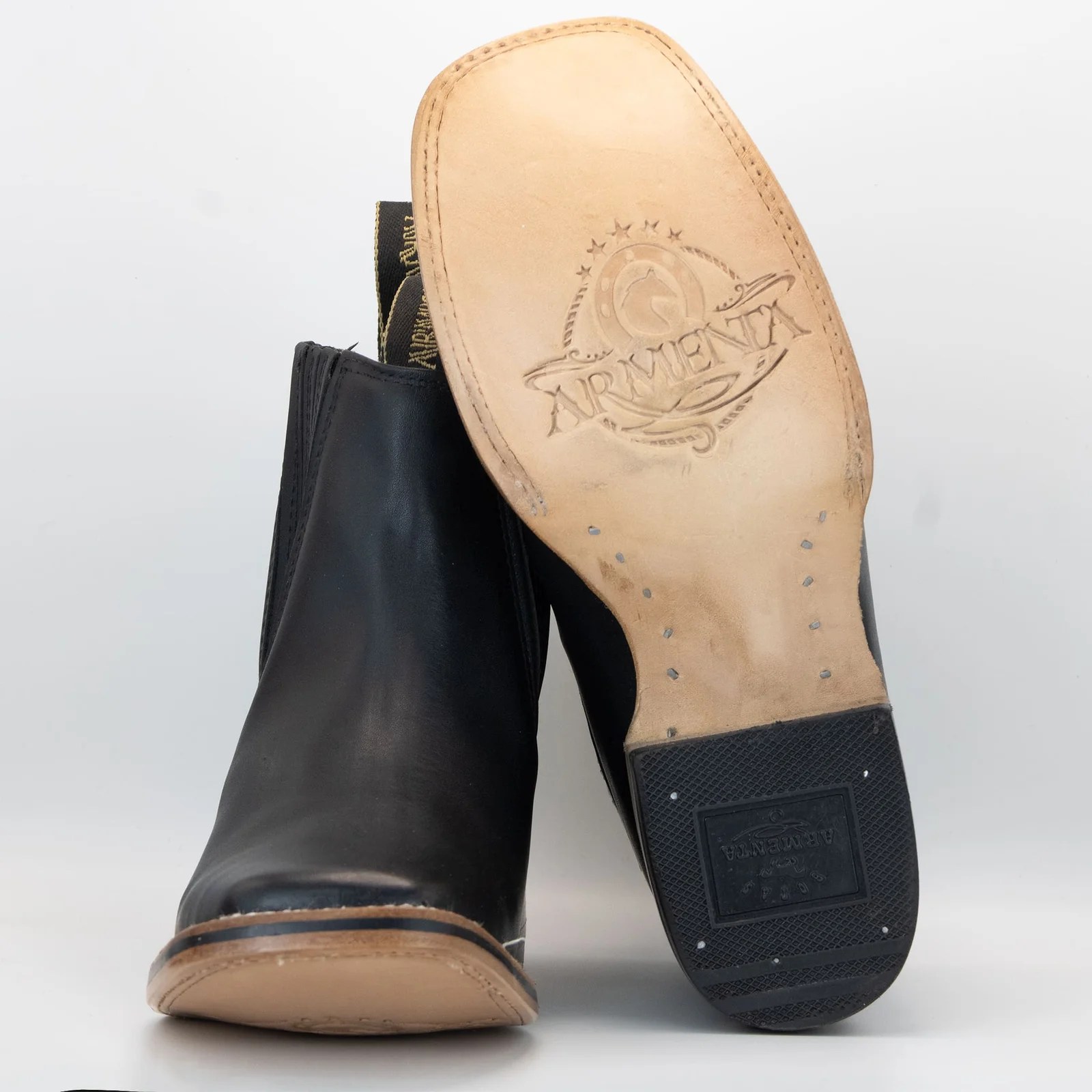 BOTIN ARMENTA CUADRADO CON SUELA DE CUERO ATANADO NEGRO