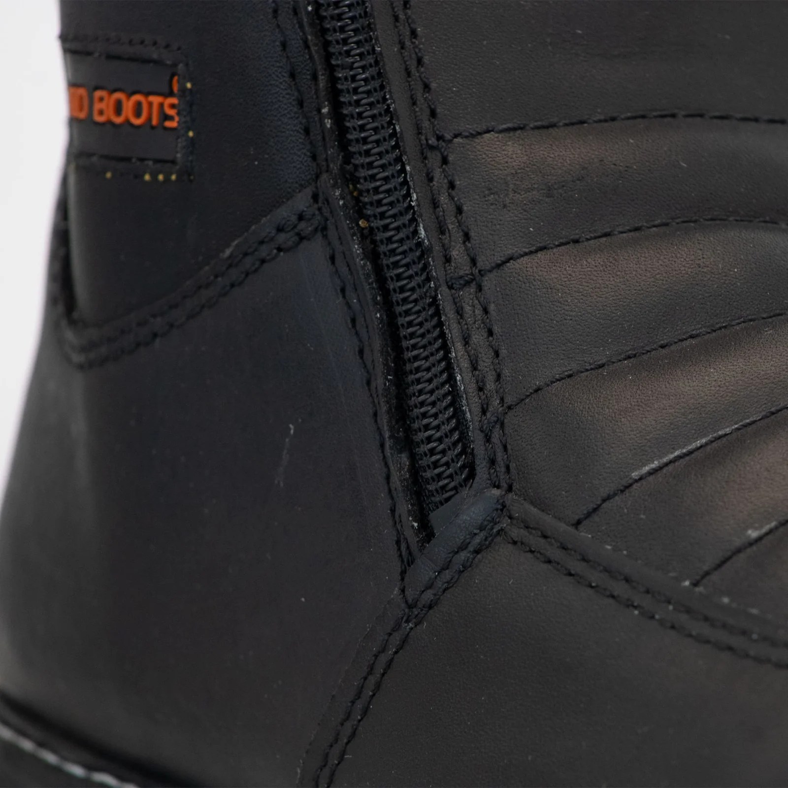BOTA DE CASUAL CON CIERRE NEGRO